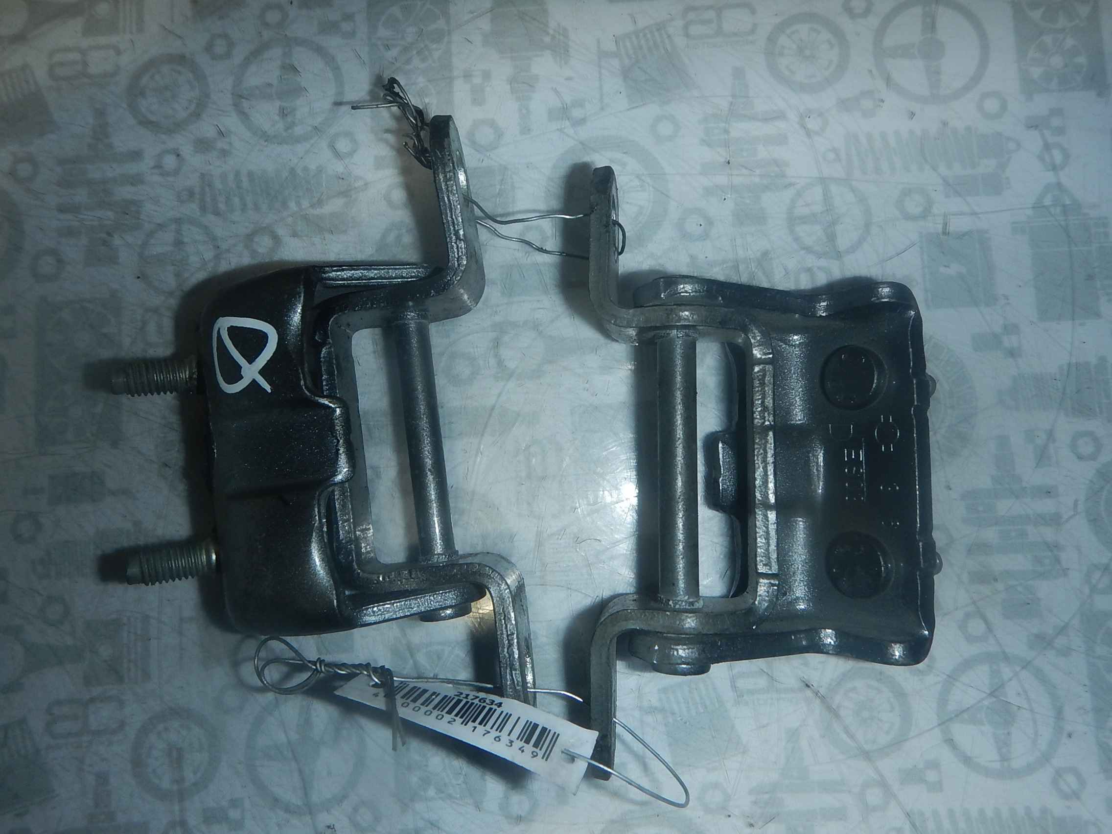 Петля крышки (двери) багажника Nissan Qashqai 1 (2006-2013)